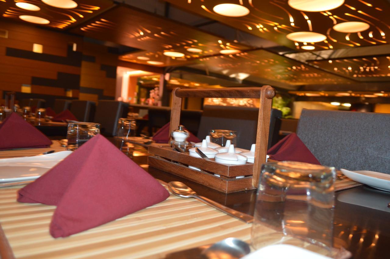 7 Wonders Hotel Gandhinagar Extérieur photo